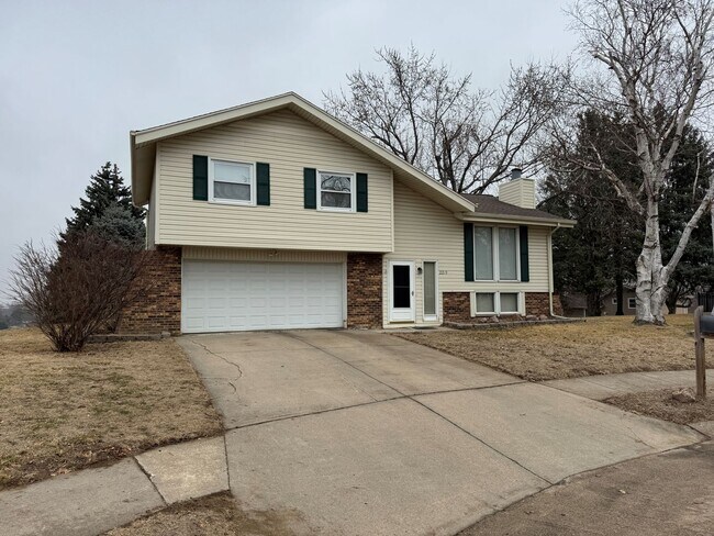 Building Photo - Beautiful Home for Rent in Omaha