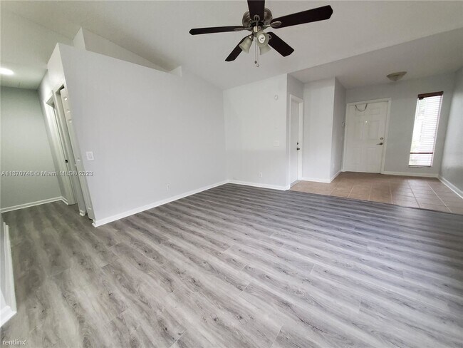 Foto del edificio - 3 br, 2 bath House - 1070 Golden Cane Dr