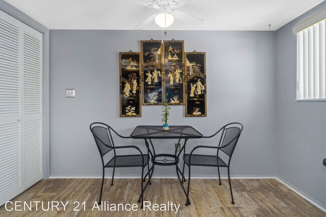 Foto del edificio - 2 br, 2 bath House - 7717 Cosme Dr. #2