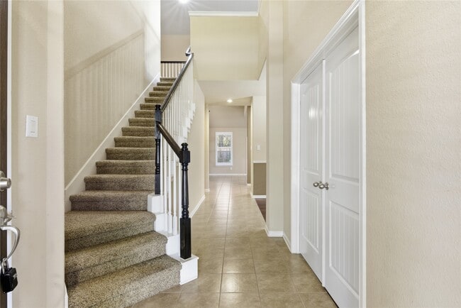 Foto del edificio - 114 Forest Elk Pl