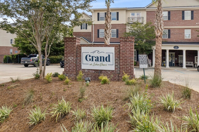 Building Photo - The Grand at Lake Sheri