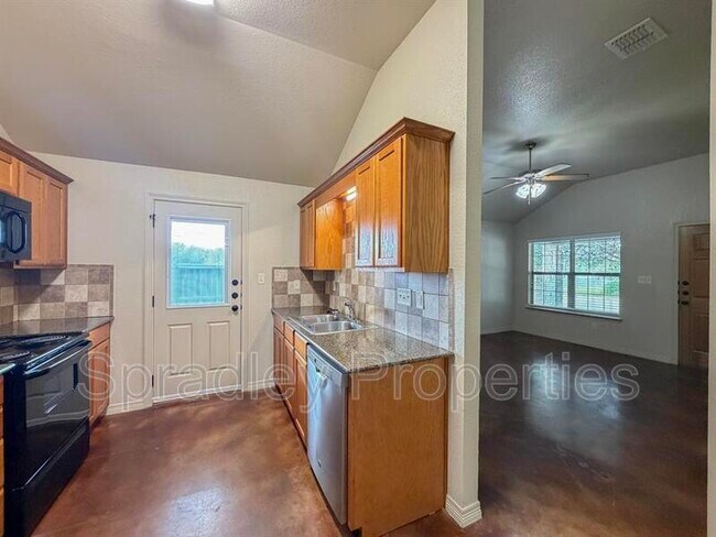 Foto del edificio - 215B Andy Ln