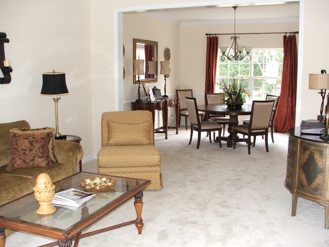 Foto del edificio - 215 Peach Hill Dr