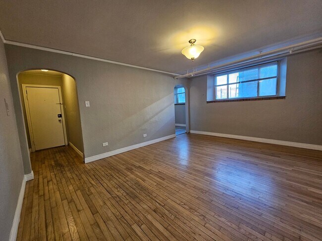 Foto del edificio - Spacious - Large Kitchen - Convenient Location