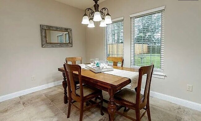 Foto del edificio - 2465 Sunflower Ln