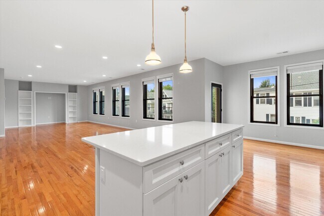 Foto del edificio - 1697 N Marshall St