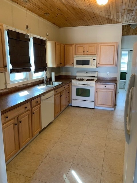 Kitchen - 2829 S Park Ave