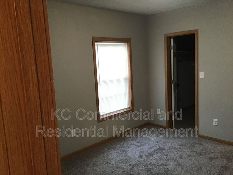 Primary Photo - 18708-18710 E 13th Terrace Ct N