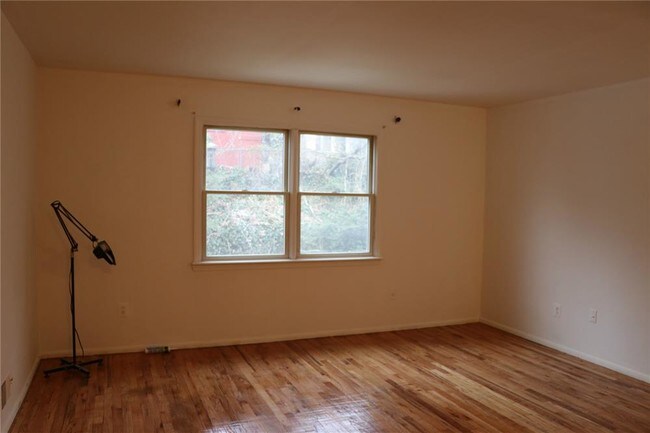 Building Photo - 67 Ionia Ave