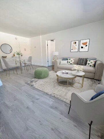 Foto principal - 1755 N Orange Dr
