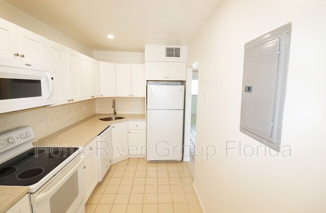 Foto del edificio - 320 S Surf Rd