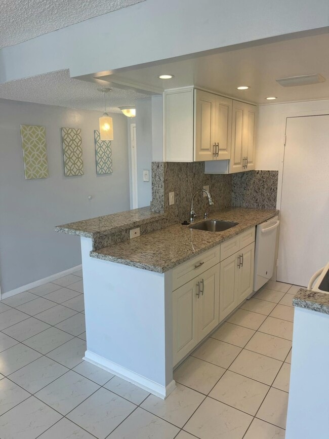 Building Photo - 720 Orton Ave