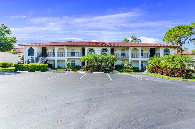 Building Photo - 212 Deerwood Cir