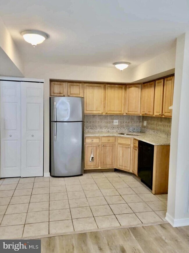 807 Abbey Ct, Sicklerville, NJ 08081 Condo for Rent in Sicklerville