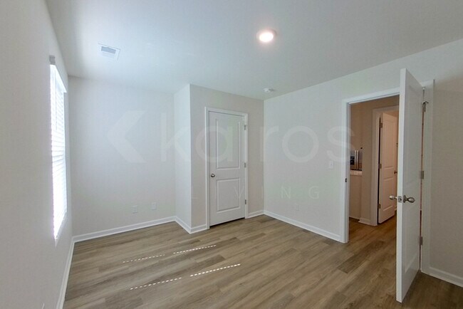 Foto del edificio - 106 Overstreet Way