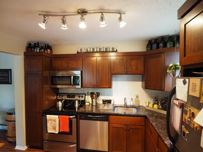 Foto del edificio - 1030 W 66th St