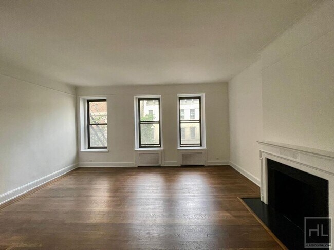Building Photo - E 81st St