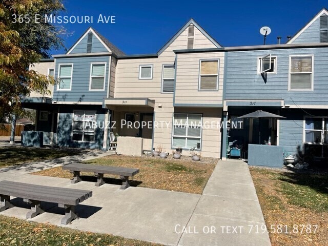 Foto del edificio - Fountain Village Townhomes