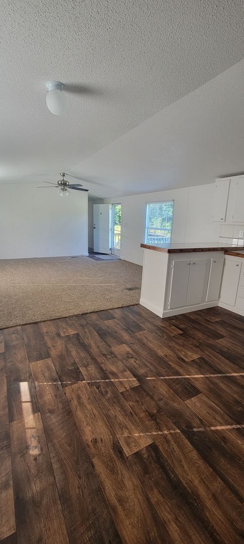 Building Photo - Ready to Move in