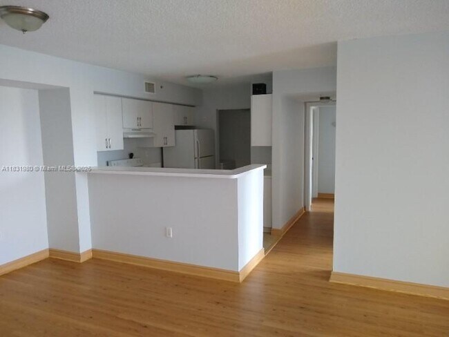 Foto del edificio - 2123 Renaissance Blvd