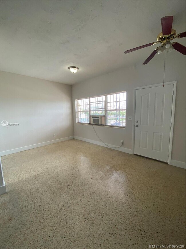 Foto del edificio - 2516 SW 8th St