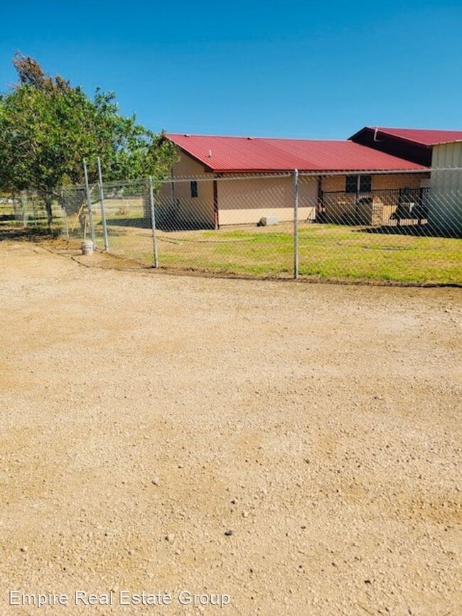 Building Photo - 3 br, 2 bath House - 1211 W. Kansas
