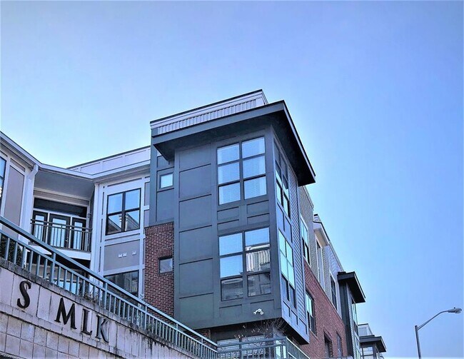 Unit Exterior - 250 S Martin Luther King Blvd