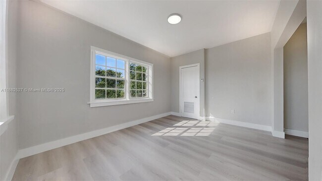 Foto del edificio - 433 NW 25th Ave