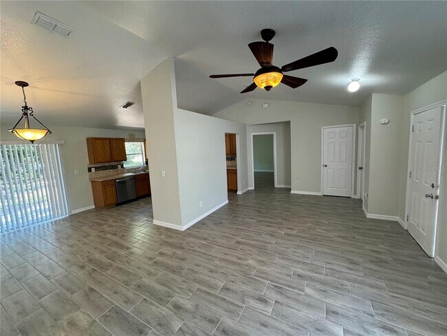 Foto del edificio - 34329 Oak Ave