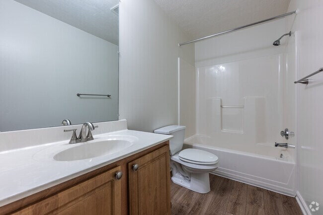3 habitaciones, 3 baños - 1800 pies cuadrados - Baño - The Fairway