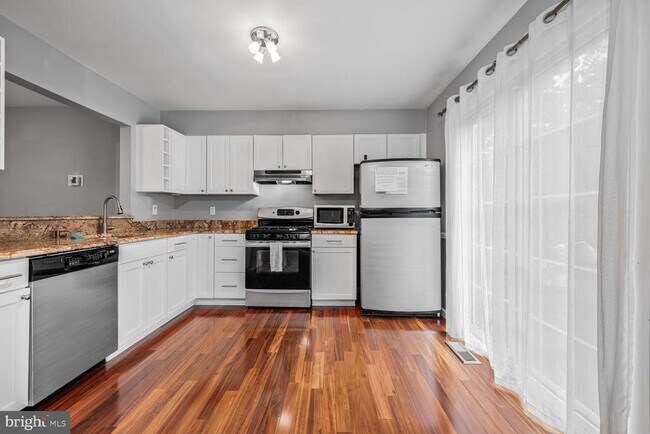 Foto del edificio - 18419 Hallmark Ct