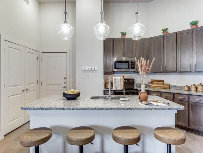 Building Photo - Palladium Canyon Park