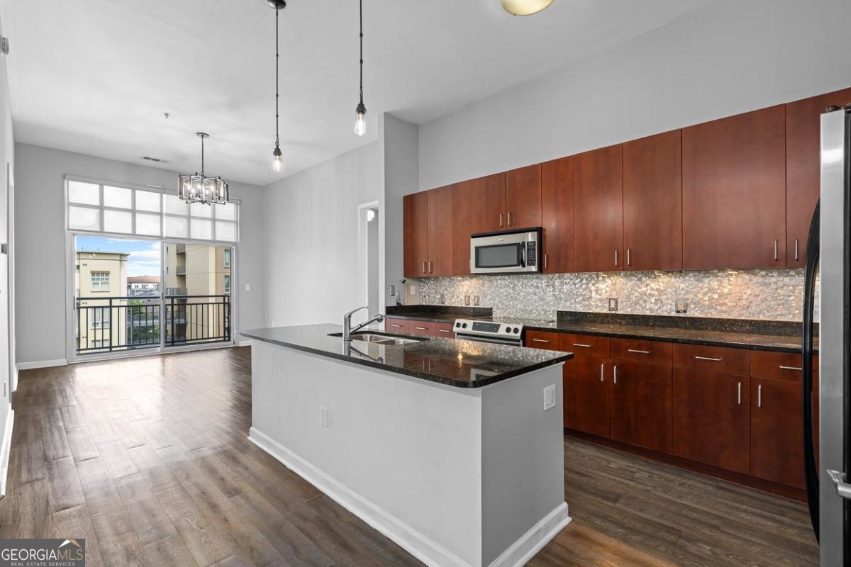 Foto principal - 711 Cosmopolitan Dr NE