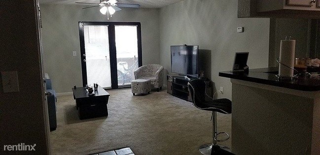 Foto del edificio - 1801 Harbor Pointe Pkwy