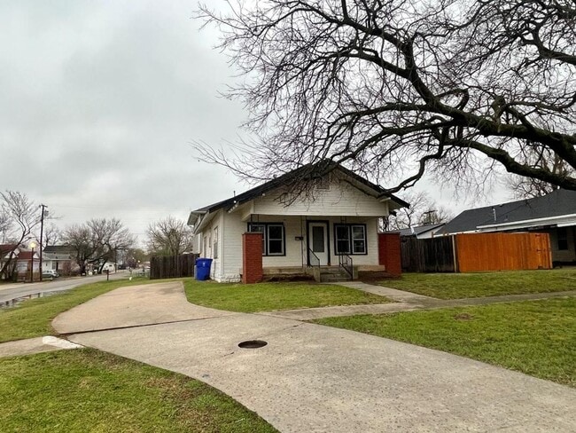 Foto del edificio - ADORABLE 2 BEDROOM 1 BATHROOM HOUSE IN CENTRAL NORMAN