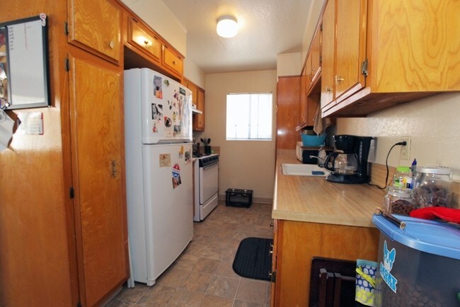 Building Photo - 452 E Cypress Ave