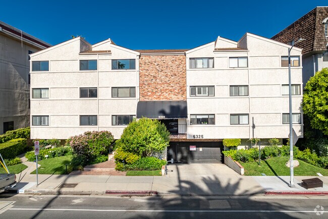 Foto del edificio - 5325 Lindley Ave