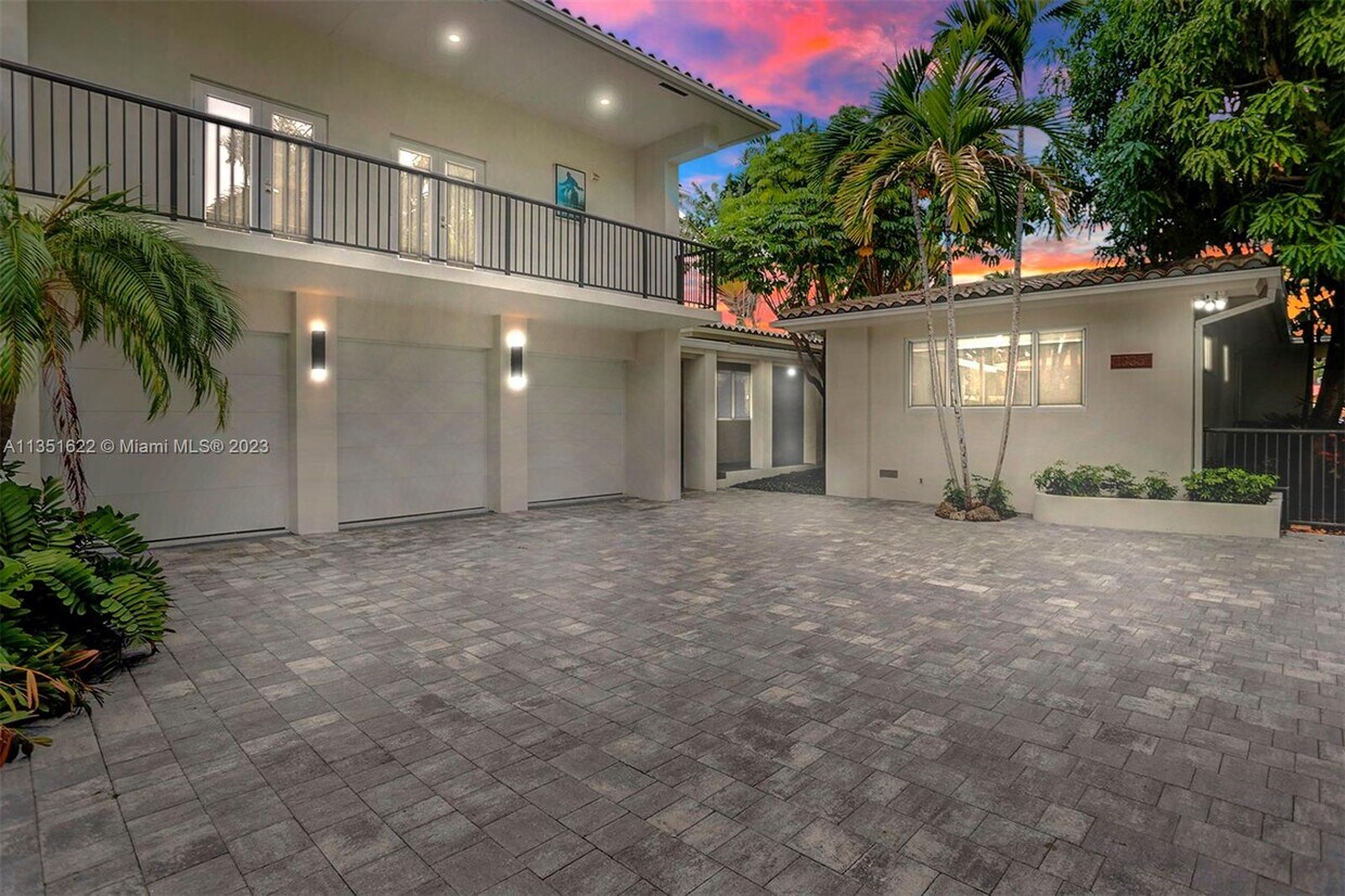 Primary Photo - 1035 Belle Meade Island Dr