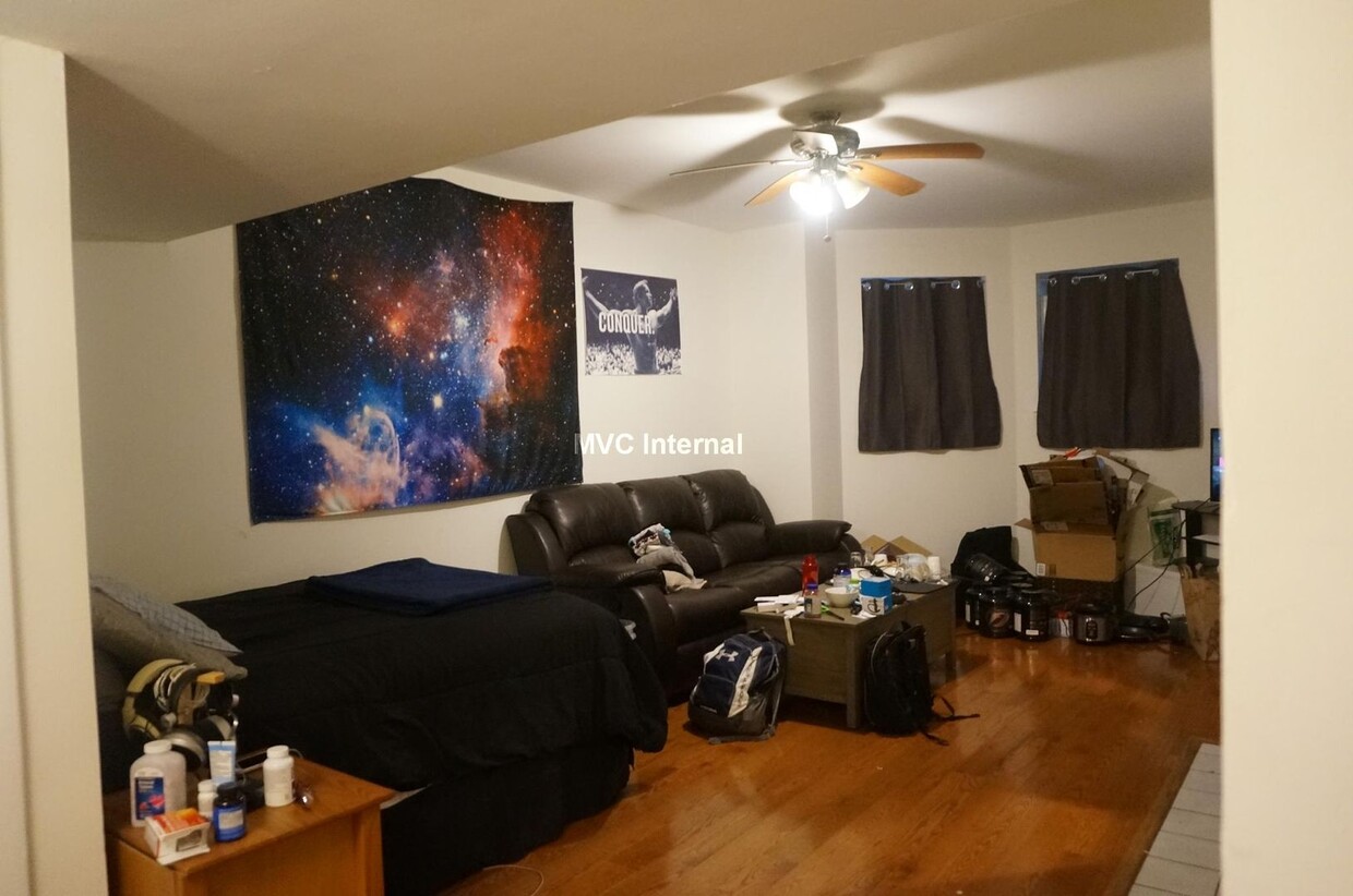 Primary Photo - Nicely located studio near the Green Line ...