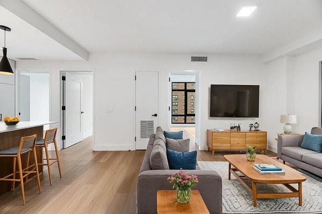 Building Photo - 63 Pitt St
