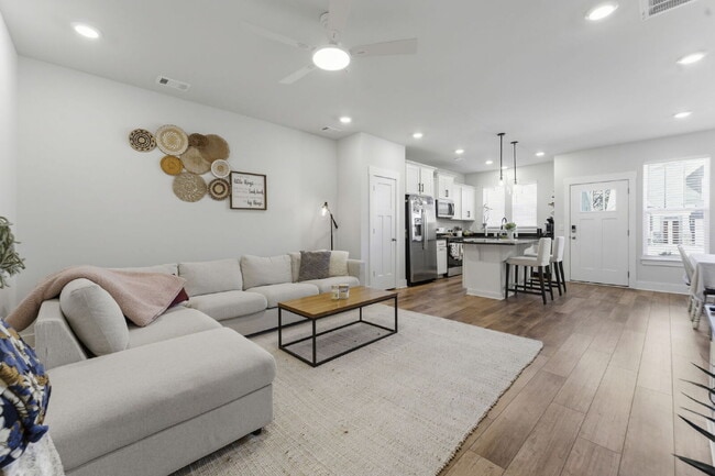 Building Photo - Luxury 3BR/2.5BA Craftsman Townhome with Designer Finishes & Open-Concept Living in Trailside at ...