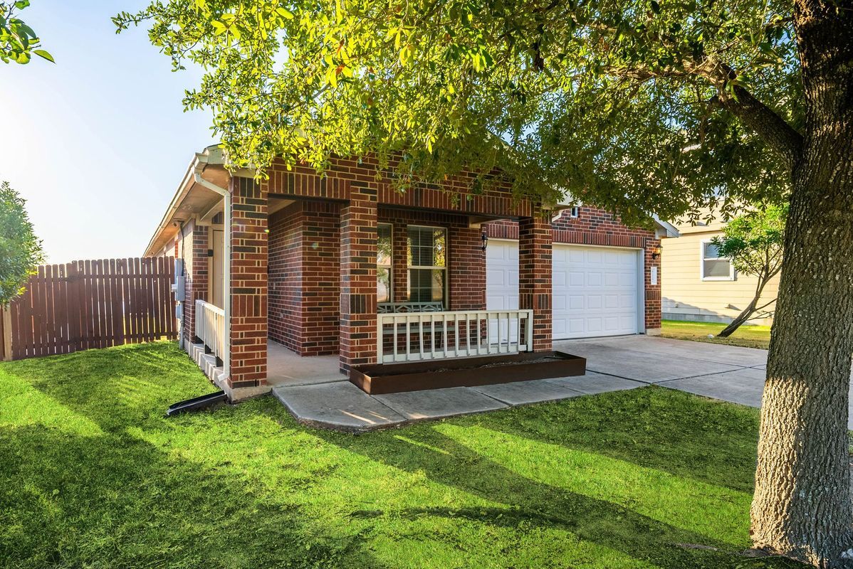 Foto principal - 6117 Los Cielos Blvd