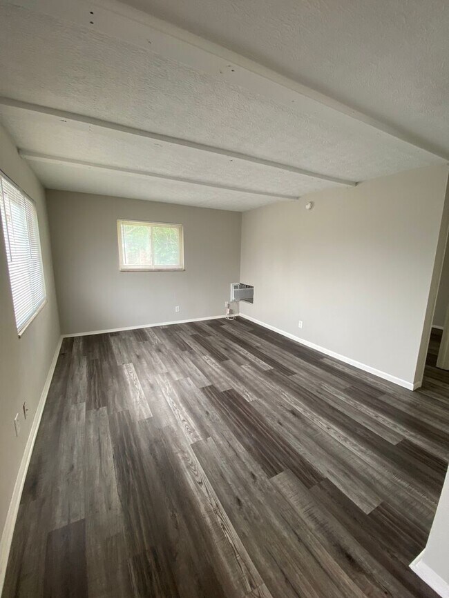 Foto del edificio - 1 Bedroom Apartment with Washer/Dryer Hook...