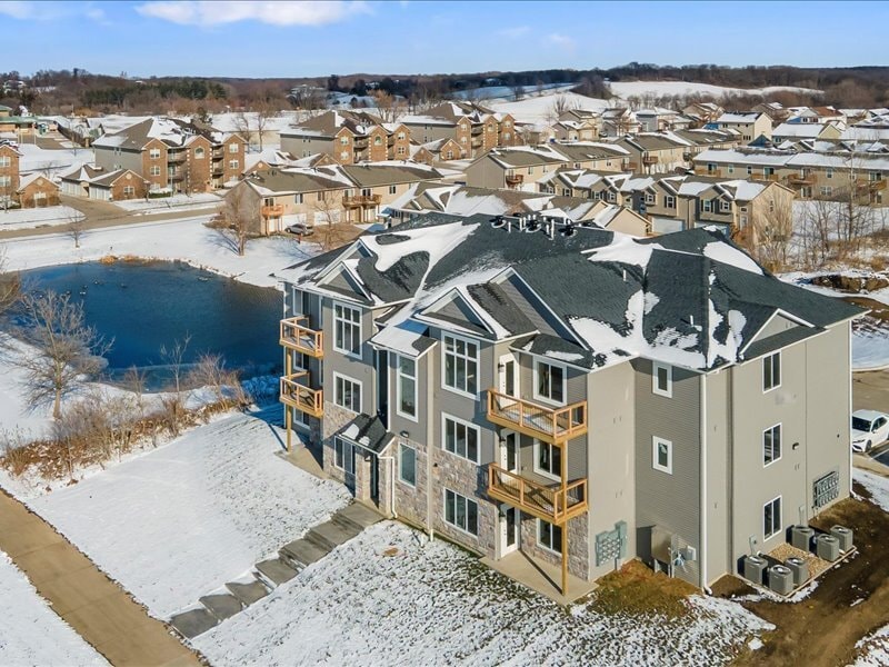 Foto del edificio - 8 Jaro Wy