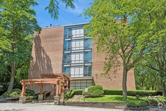 Building Photo - 5810 Oakwood Dr