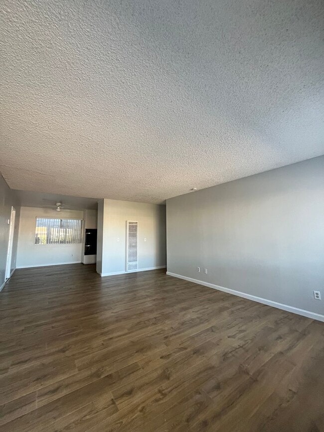 Building Photo - Beautiful 3-Bedroom, 2-Bath Home with Gara...