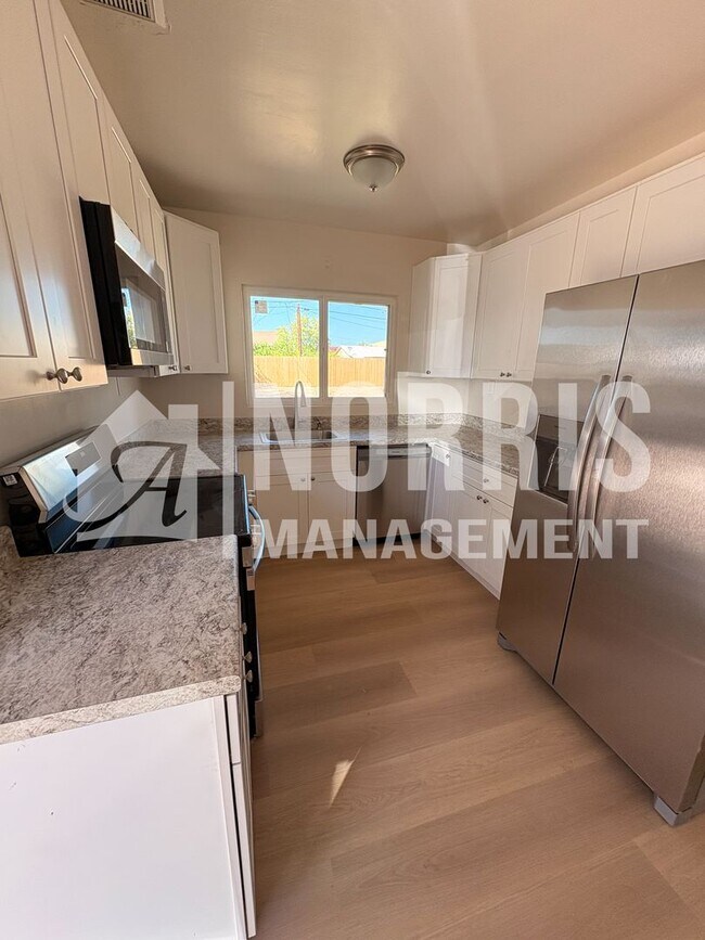 Foto del edificio - Remodeled Home with NO HOA