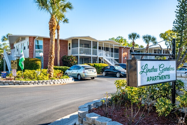 Lincoln Avenue Entrance - Lindru Gardens