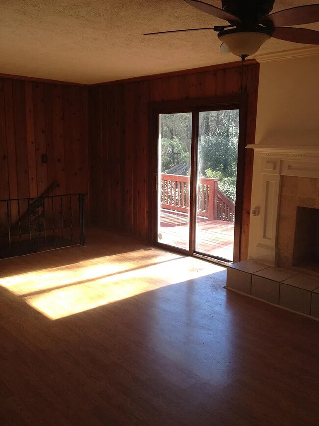 Foto del edificio - Room in House on Pleasant Hill Rd