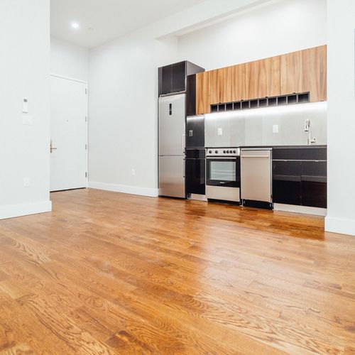 Foto del edificio - 720 Knickerbocker Ave